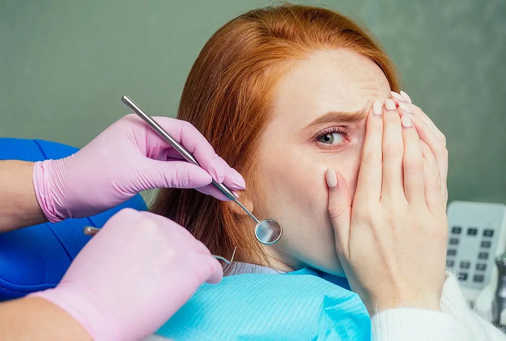 Pacient care resimte durere intensa de dinti