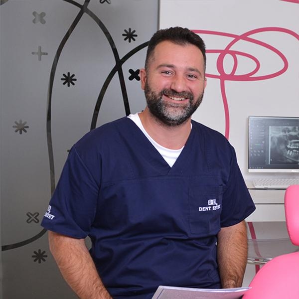 Dentist Brașov - Dr. Dan Ignat, medic specialist în ortodonție și ortopedie dento-facială.