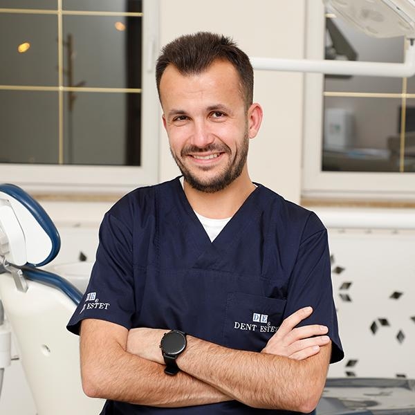 Dentist Sibiu - Dr. Octavian Sântu, medic specialist în parodontologie.