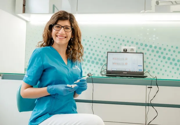 Medic parodontolog Dr. Anca Brătulescu - tratamentul gingivitei.