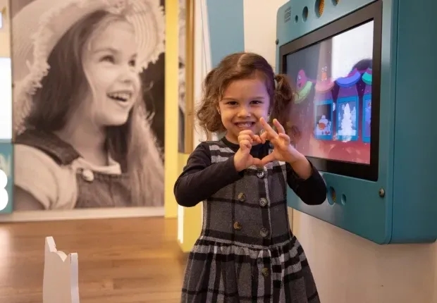 Copil la DENT ESTET 5 KIDS Craiova.