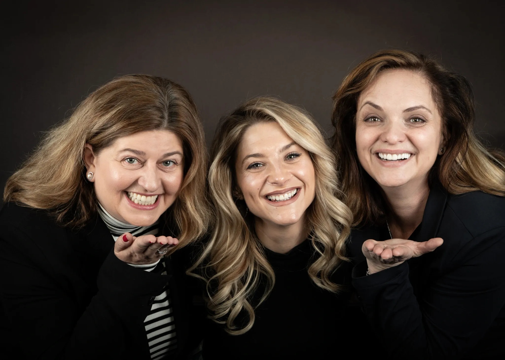 Zâmbet restaurat cu ajutorul coroanelor dentare.