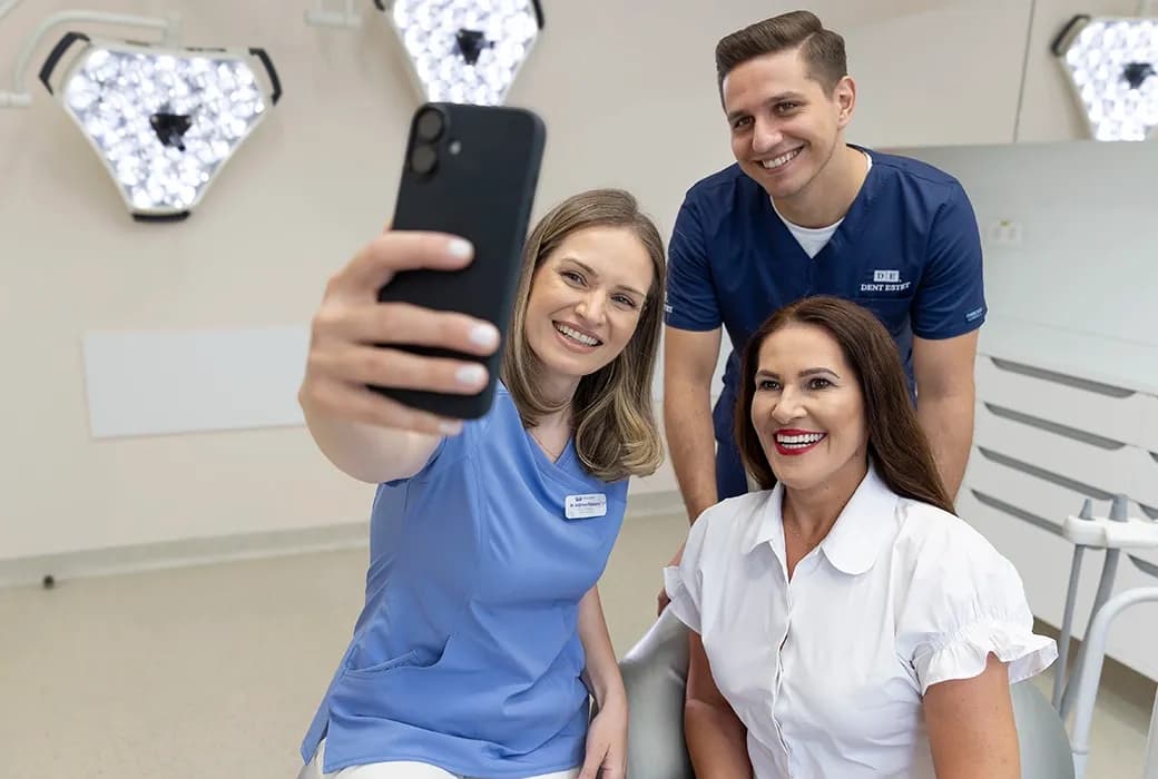 Medici si pacient DENT ESTET Bucuresti