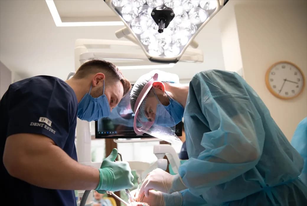 clinica stomatologica DENT ESTET_interventie chirurgicala