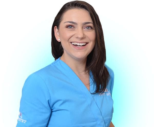 Dentist Brașov - Dr. Ioana Barbu, medic specialist în protetică dentară.