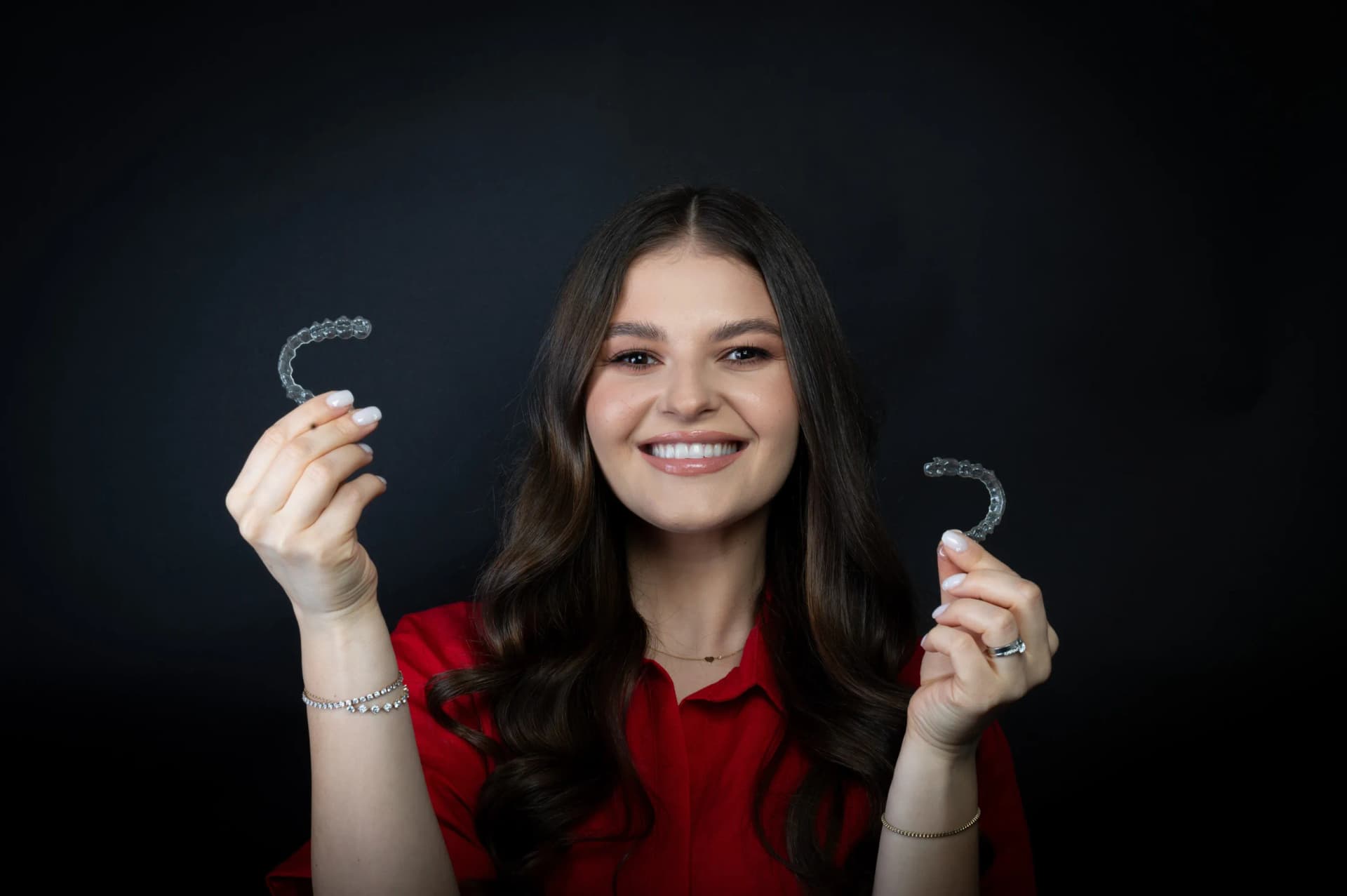 Alignerele ortodontice sunt o variantă modernă și discretă de aparat dentar.