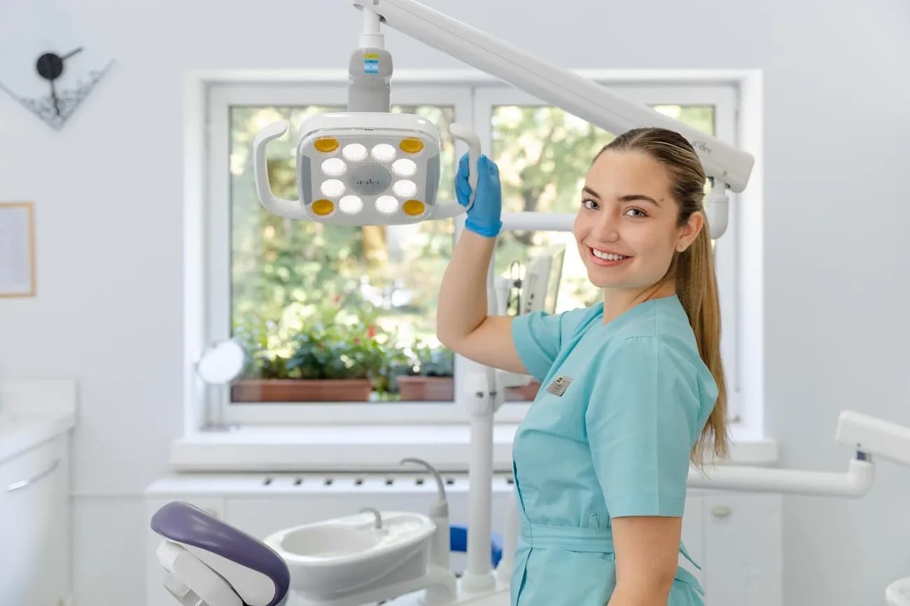 Asistent medical in clinicile DENT ESTET