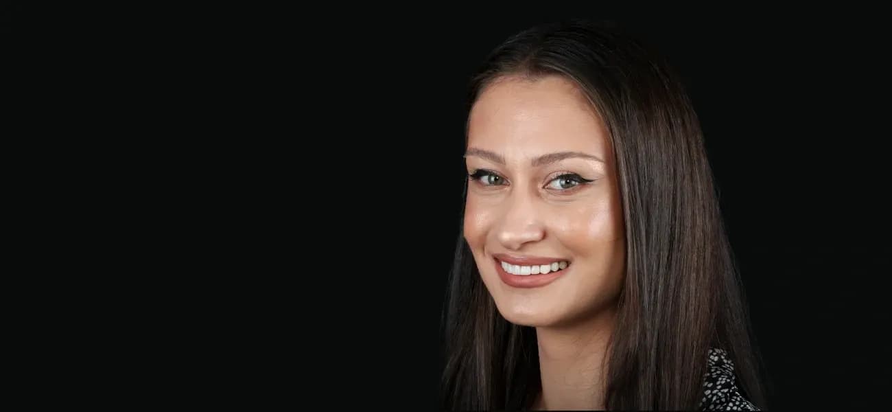 Zambet Georgeta P | Aparat dentar safir, implant si fatete