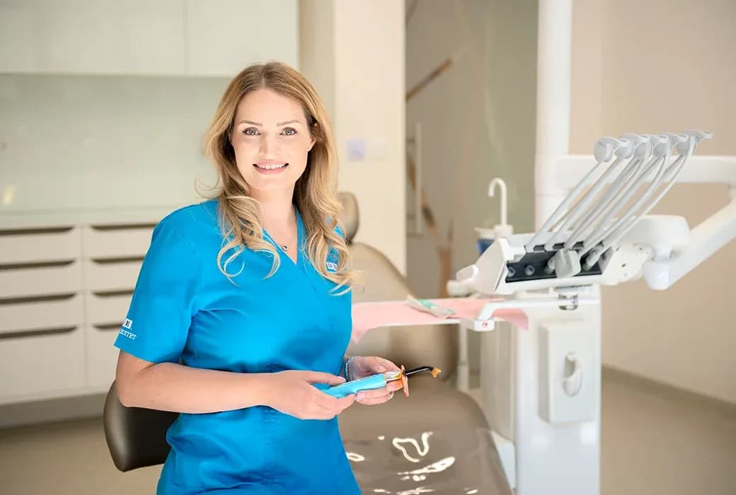 Dr. Andreea Radeanu - Medic Stomatolog București - Estetica dentara