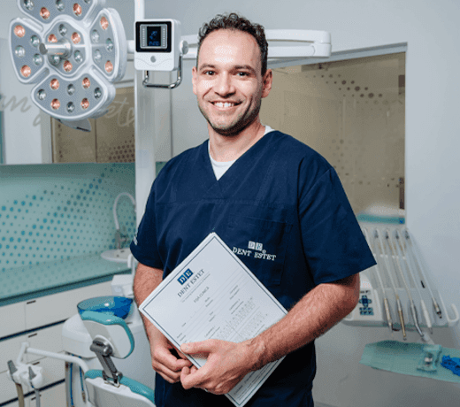 Dentist Brașov - Dr. Marius Goția, medic specialist în chirurgie dento-alveolară.