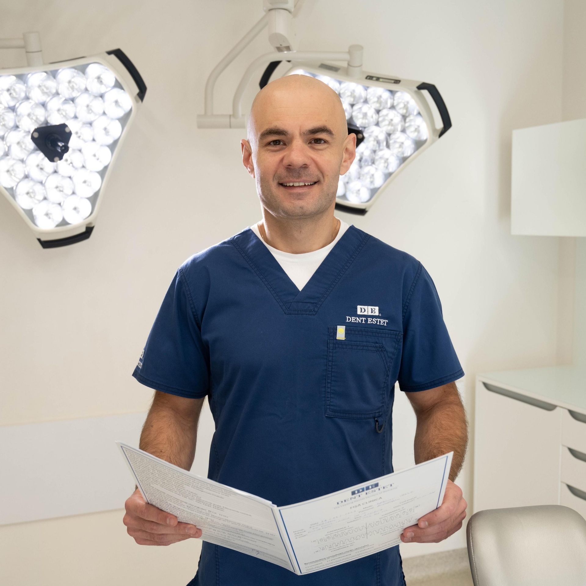 Dentist București - Dr. Vasile Brănici, medic în endodonție și chirurgie dento-alveolară.