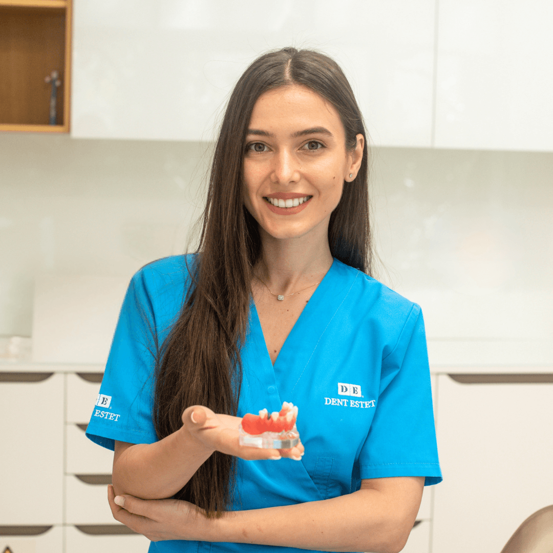 Dentist București - Dr. Doris Turcu, medic specialist în chirurgie dento-alveolară.