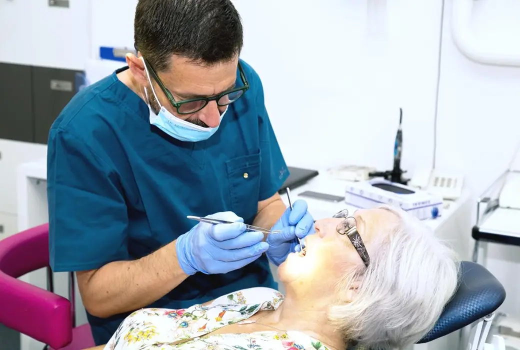 Costurile financiare și costurile sociale ale dinților lipsă