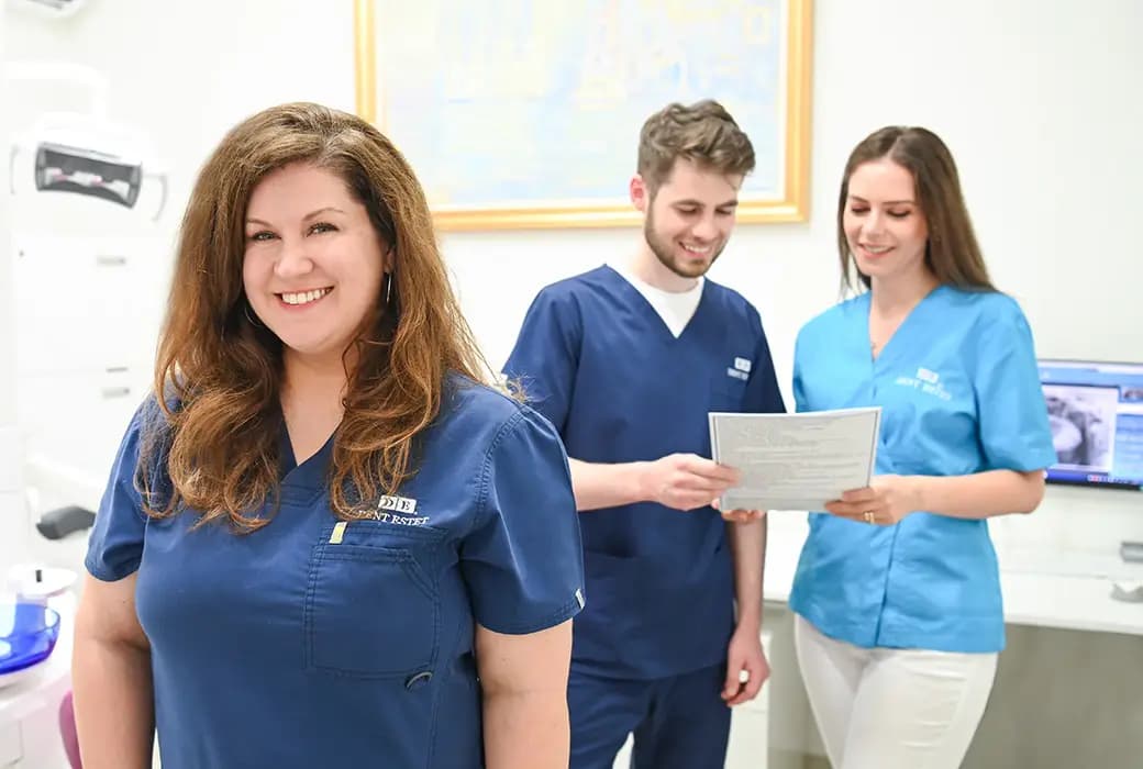 Medici implantologie dentară