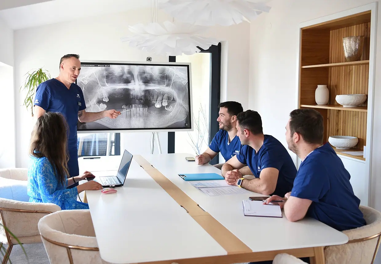 Echipa medicală de implantologie