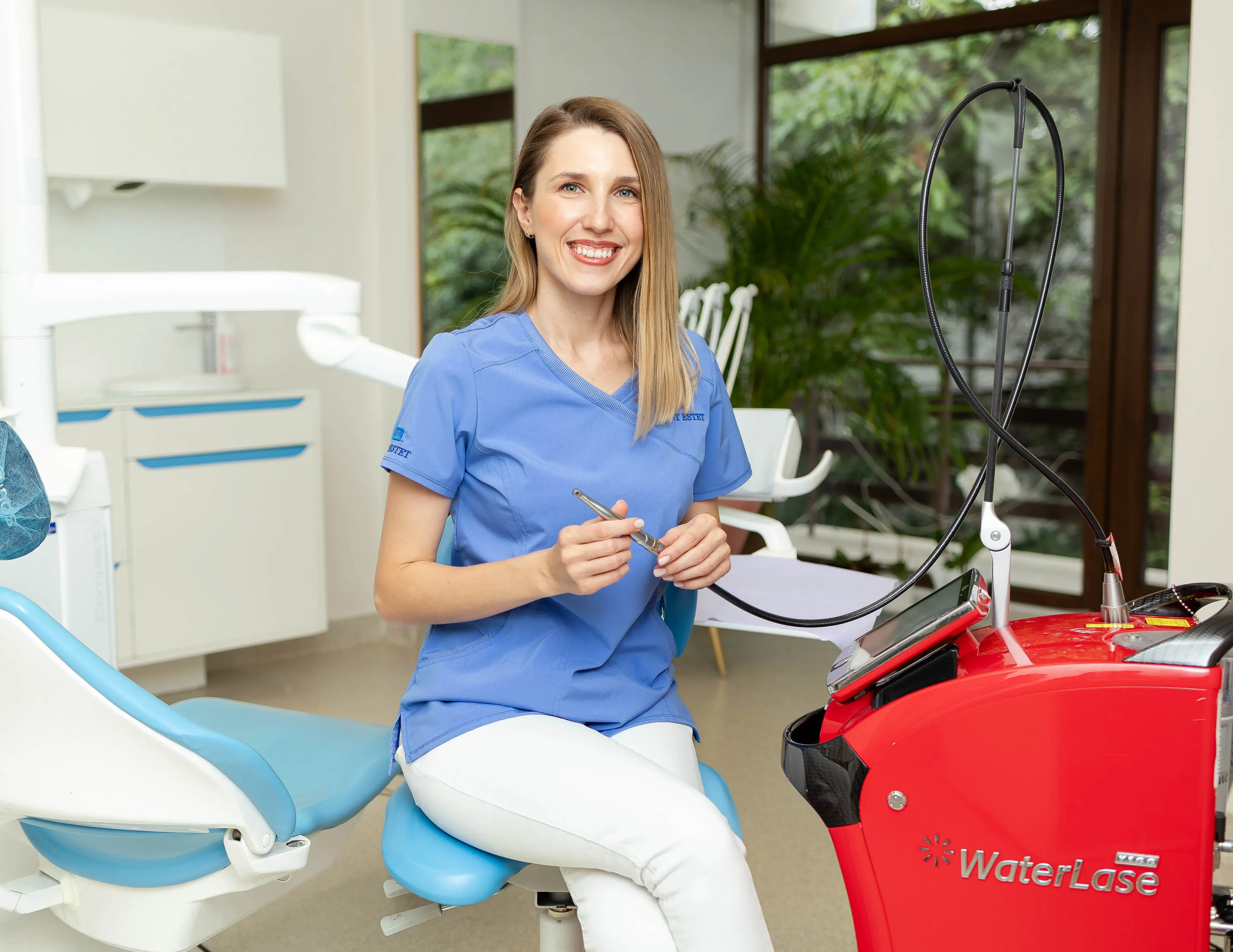 Dr. Cristina Stănescu – Tratamentul bolii parodontale cu laserul dentar Biolase Waterlase.