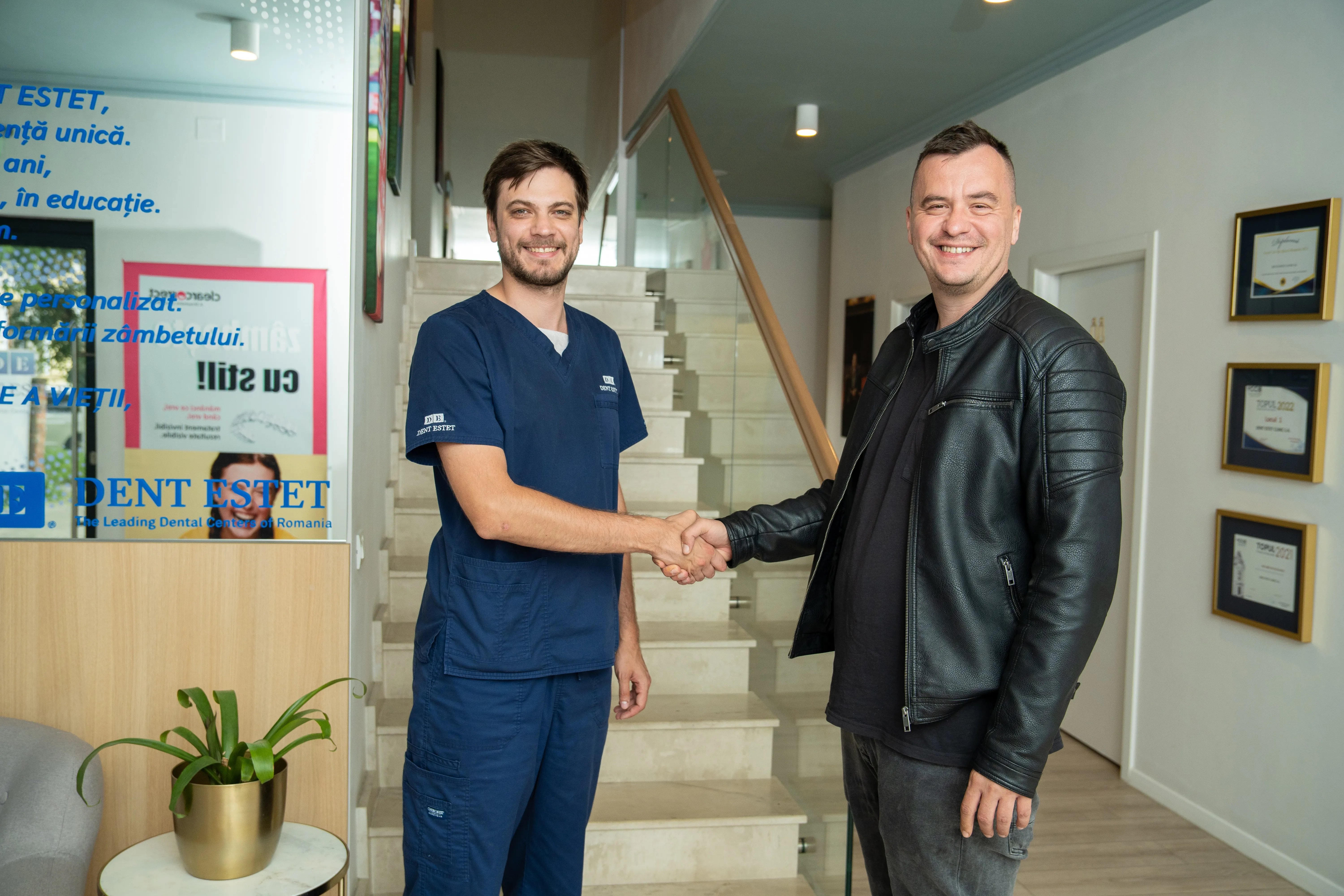 Dr. Andrei Stoica, specializat în tratamentul cariei dentare cu laserul, parte din echipa DENT ESTET Arad.