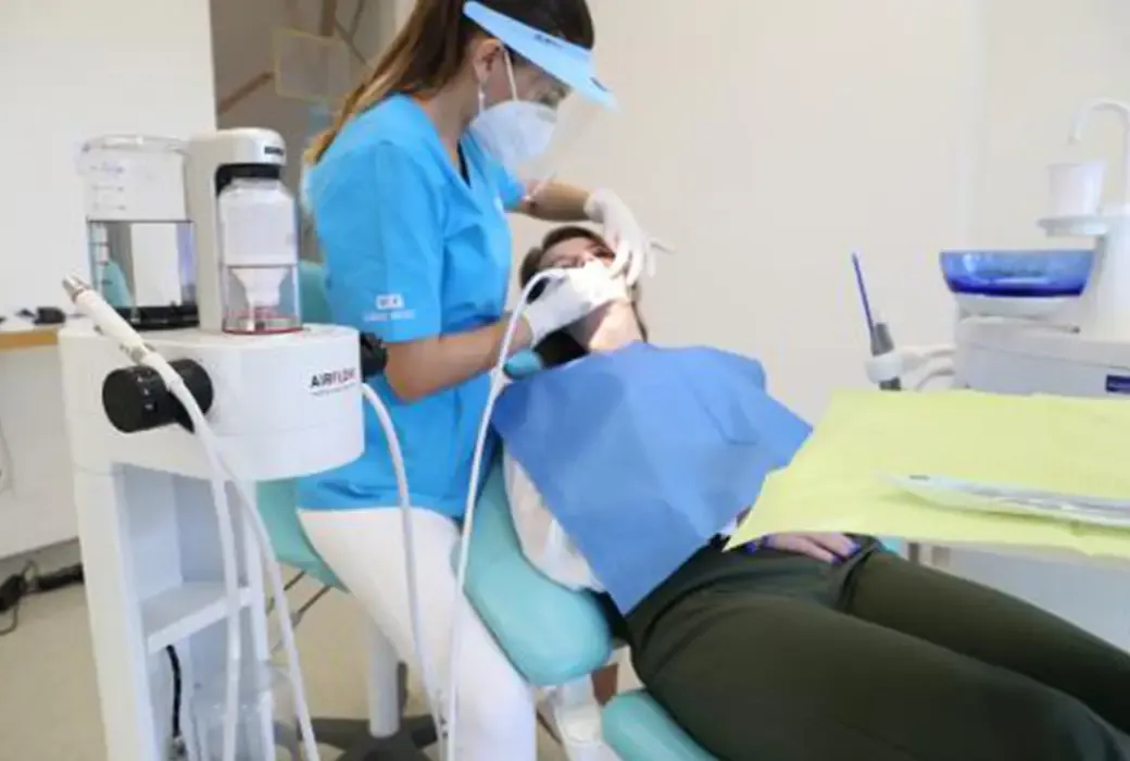 Inovație în profilaxia dentară - Diferența dintre GBT și igienizarea profesională clasică