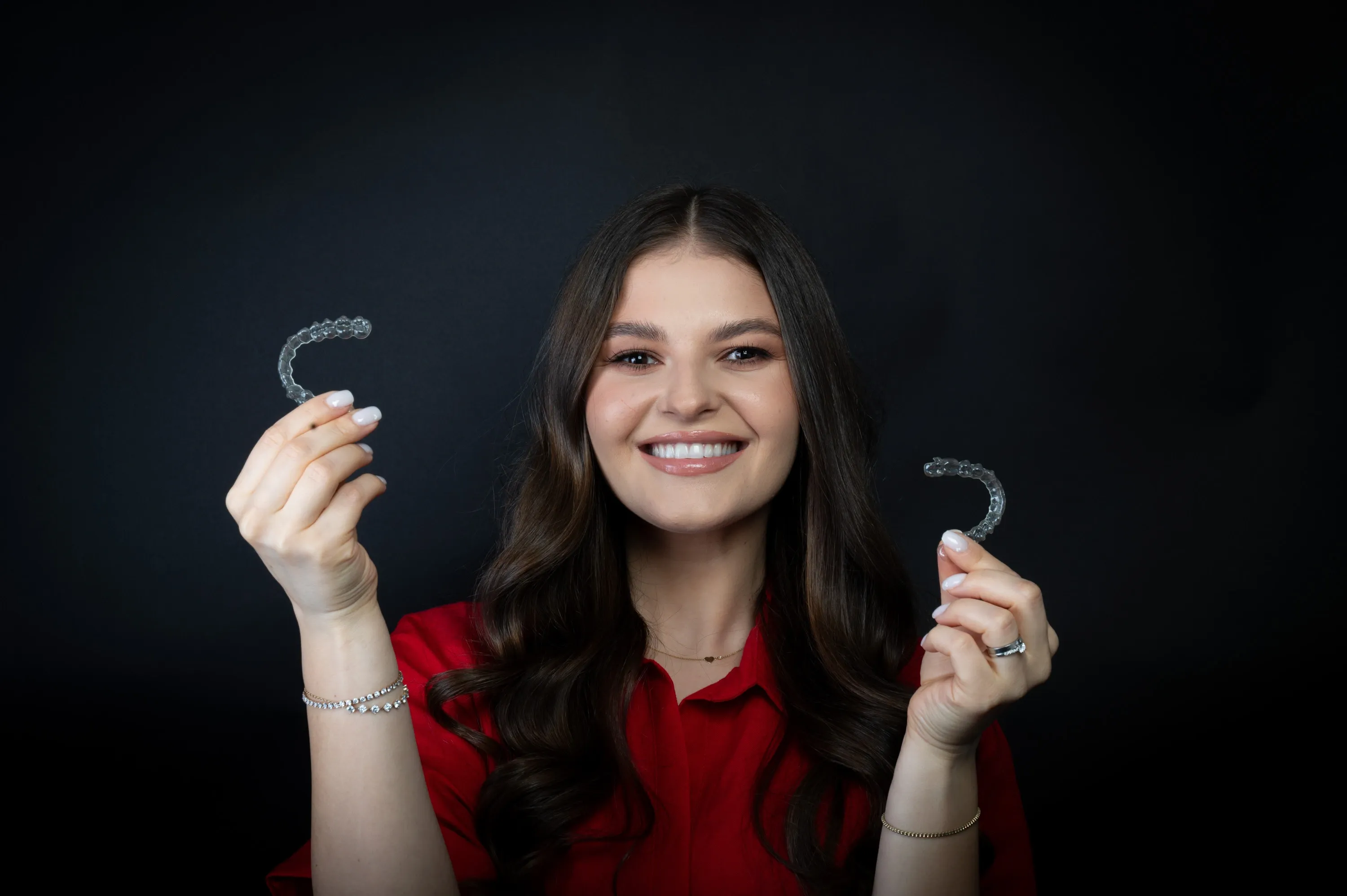 Alignerele ortodontice sunt o variantă modernă și discretă de aparat dentar. 