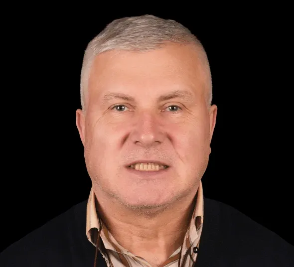 Alexandru I | Portret inainte de tratament cu implant dentar si fatete Emax