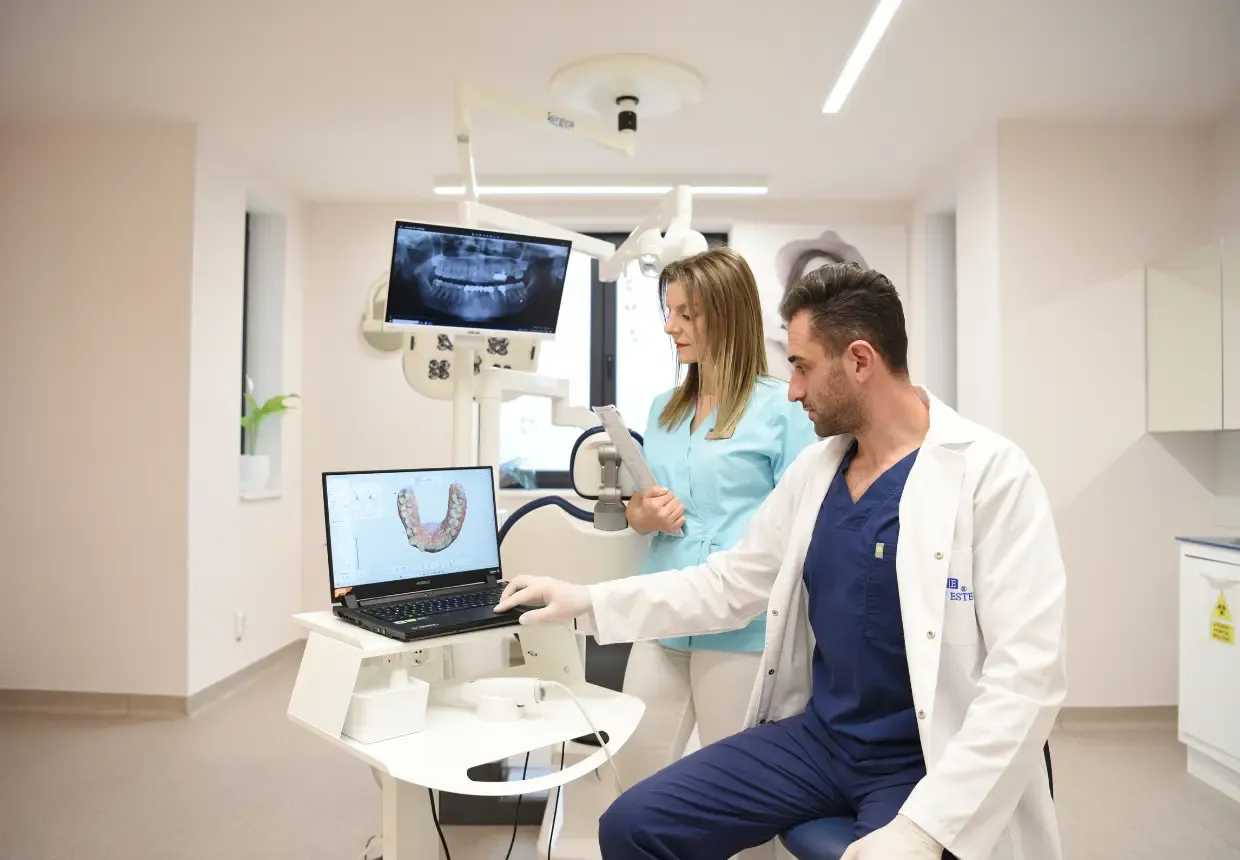 Dr. Dan Straja - dentist București atestat în implantologie.