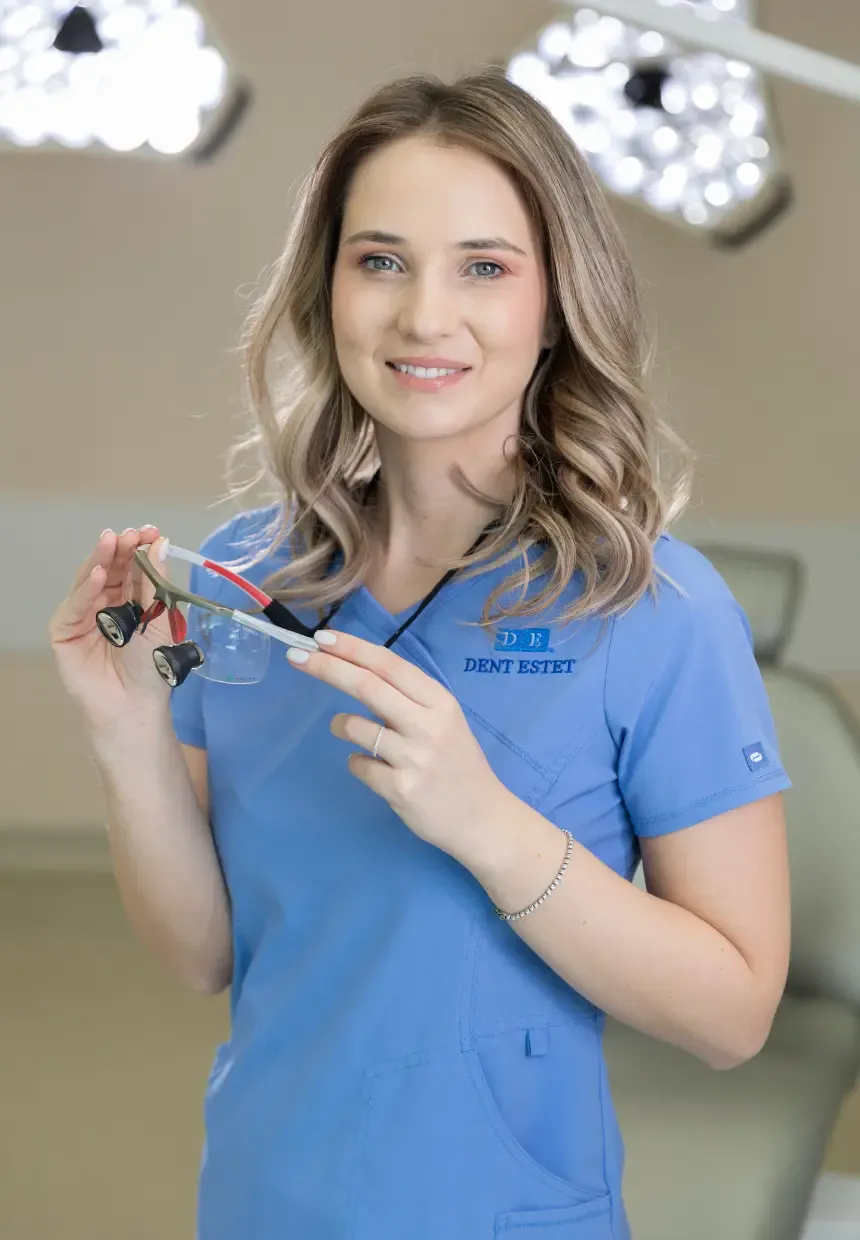 Dr. Silvia Zaharii | Medic specialist Protetica Dentară | DENT ESTET