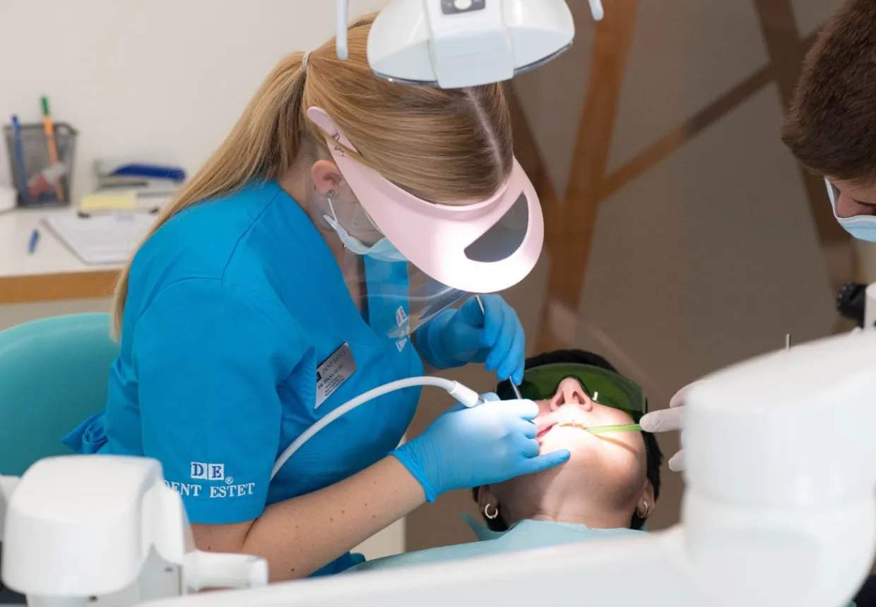 Ședință de profilaxie cu Air Flow dentar